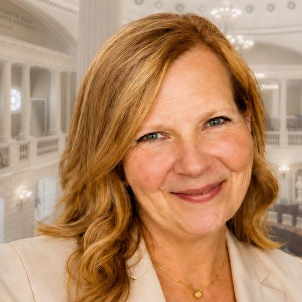 Kari MacRae